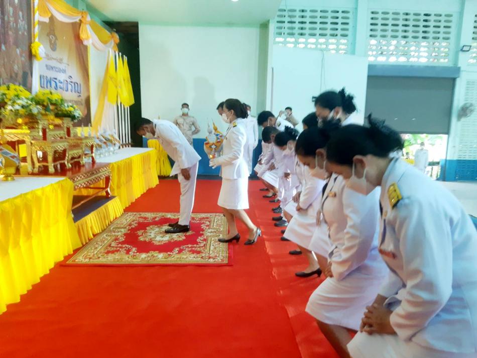 ร่วมพิธีถวายเครื่องราชสักการะ วางพานพุ่มและถวายพระพรชัยมงคล แด่พระบาทสมเด็จพระเจ้าอยู่หัว เนื่องในโอกาสวันเฉลิมพระชนมพรรษา 28 กรกฎาคม 2565